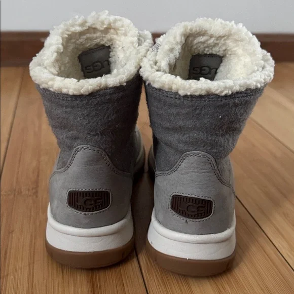 UGG Gray Winter Boots with Cozy Lining - Picture 5 of 8
